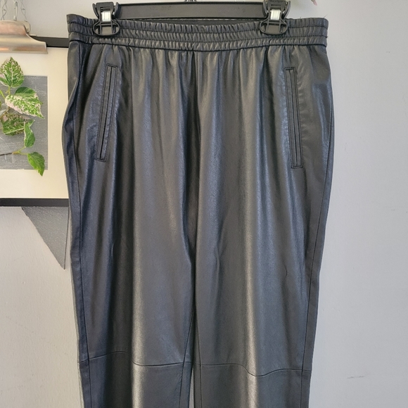 BCBGMaxAzria Sugi Faux Leather High Rise Jogger Pants Black M - Picture 4 of 12